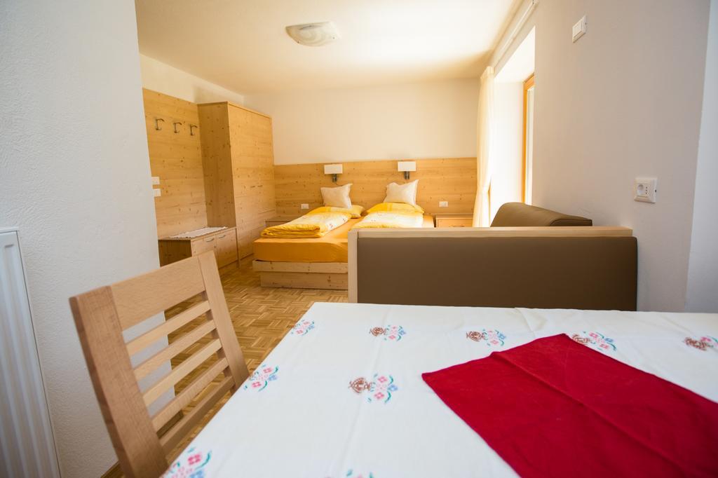 Appartamenti Genziana La Villa (Trentino Alto Adige) Quarto foto