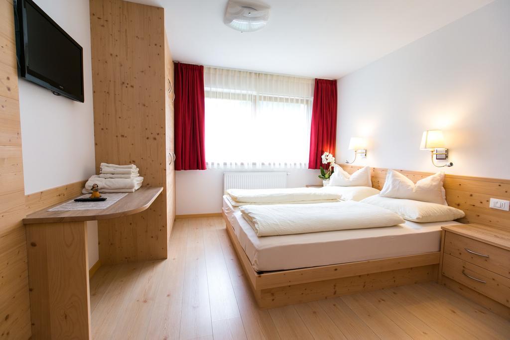 Appartamenti Genziana La Villa (Trentino Alto Adige) Quarto foto
