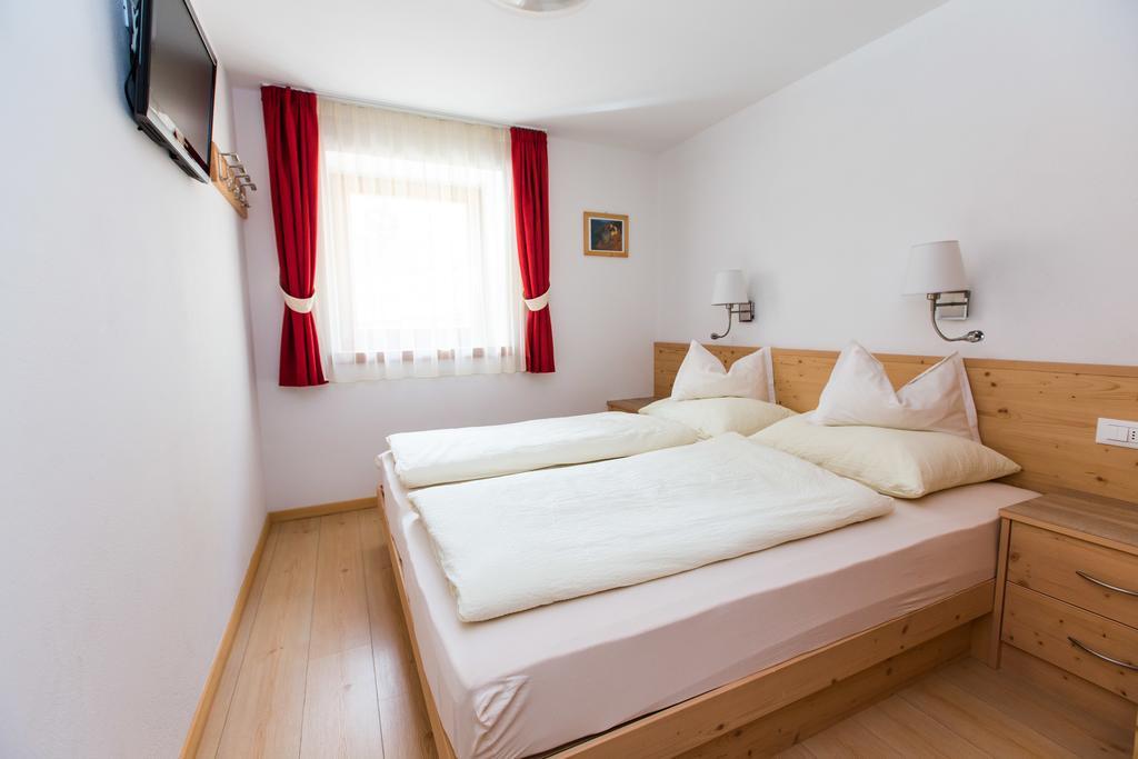 Appartamenti Genziana La Villa (Trentino Alto Adige) Quarto foto